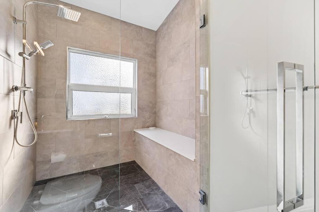 Luxurious 5 Bedroom House With Pool & Sauna 西基隆拿 外观 照片