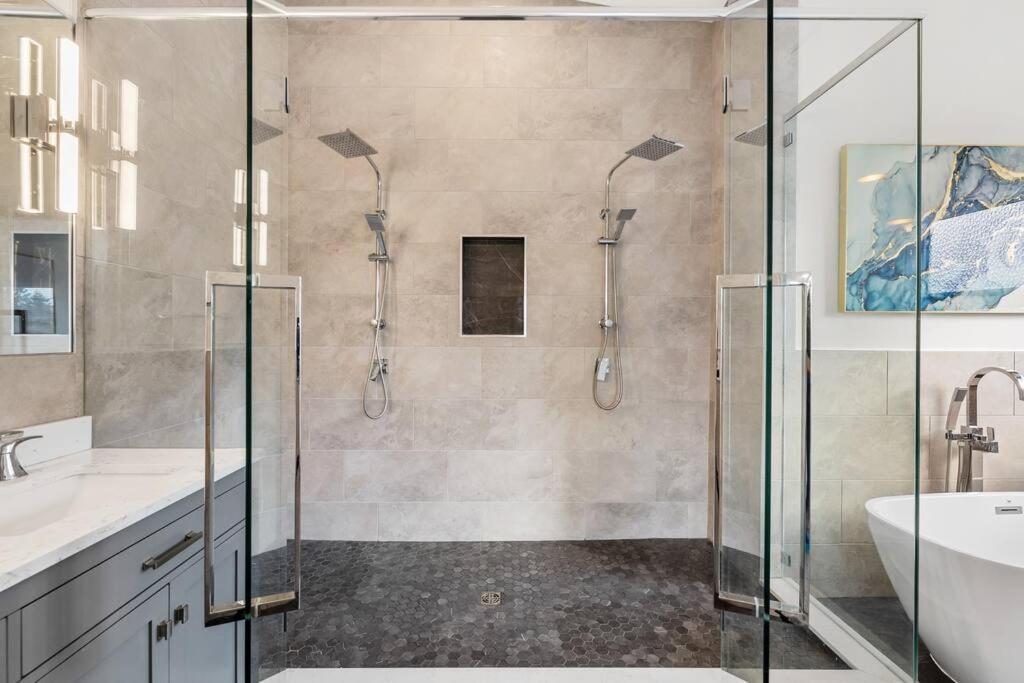 Luxurious 5 Bedroom House With Pool & Sauna 西基隆拿 外观 照片