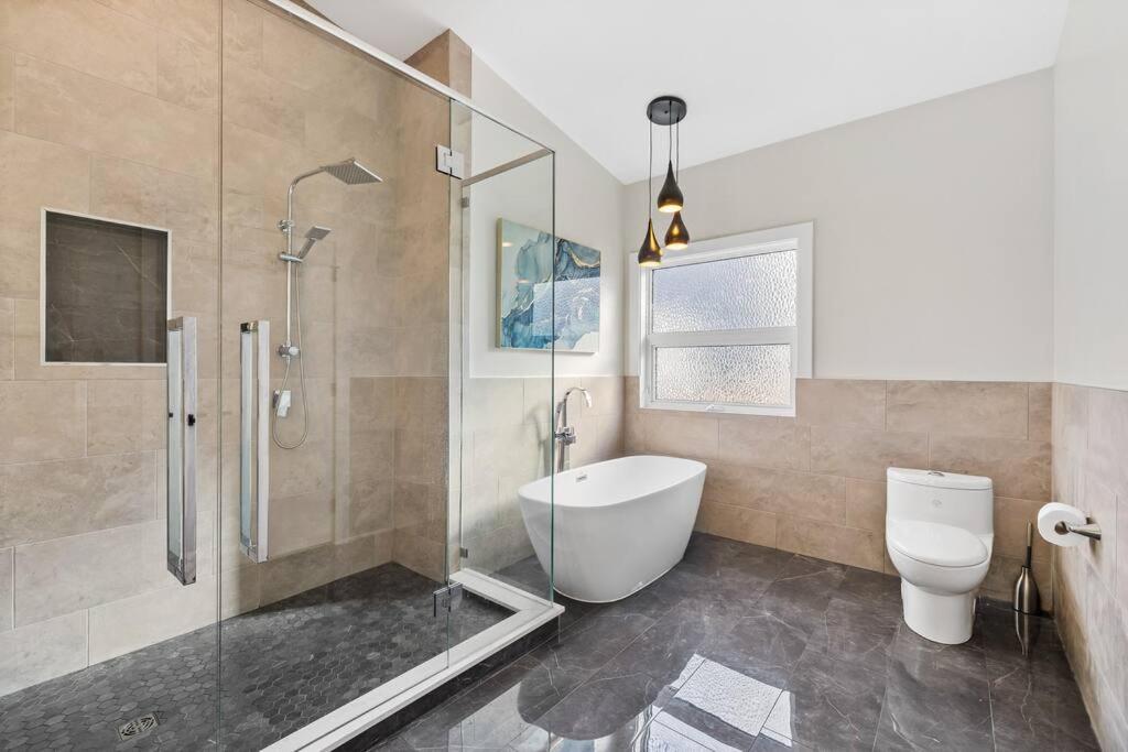 Luxurious 5 Bedroom House With Pool & Sauna 西基隆拿 外观 照片
